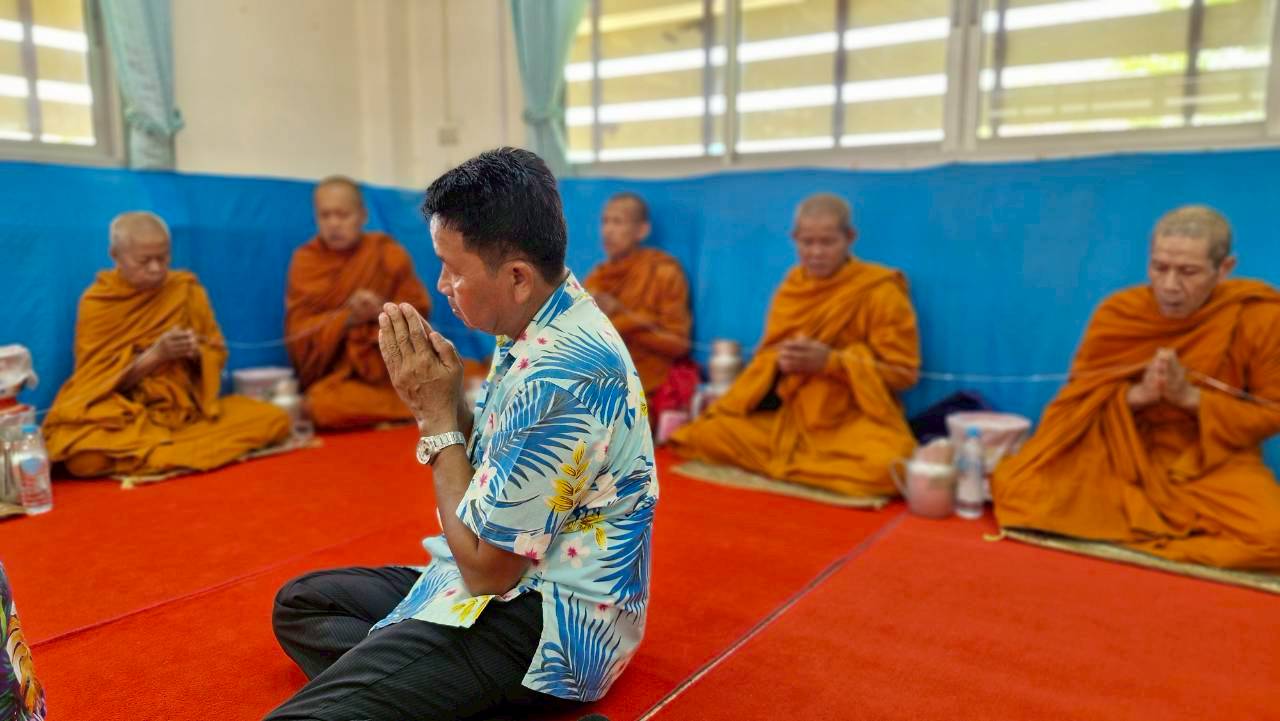 title - ส.ป.ก. ยโสธร จัดพิธีเจริญพระพุทธมนต์ทำบุญถวายภัตตาหารเพลแด่พระสงฆ์ พิธีสักการะศาลเจ้าที่และสิ่งศักดิ์สิทธิ์ประจำสำนักงาน เนื่องในเทศกาลวันขึ้นปีใหม่ไทย